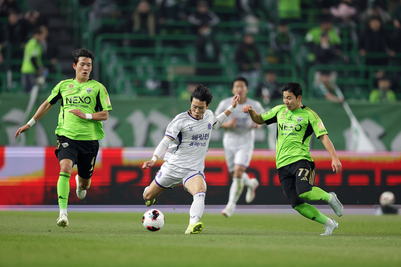 Ulsan HD vs Anyang - Đôi công quyết liệt